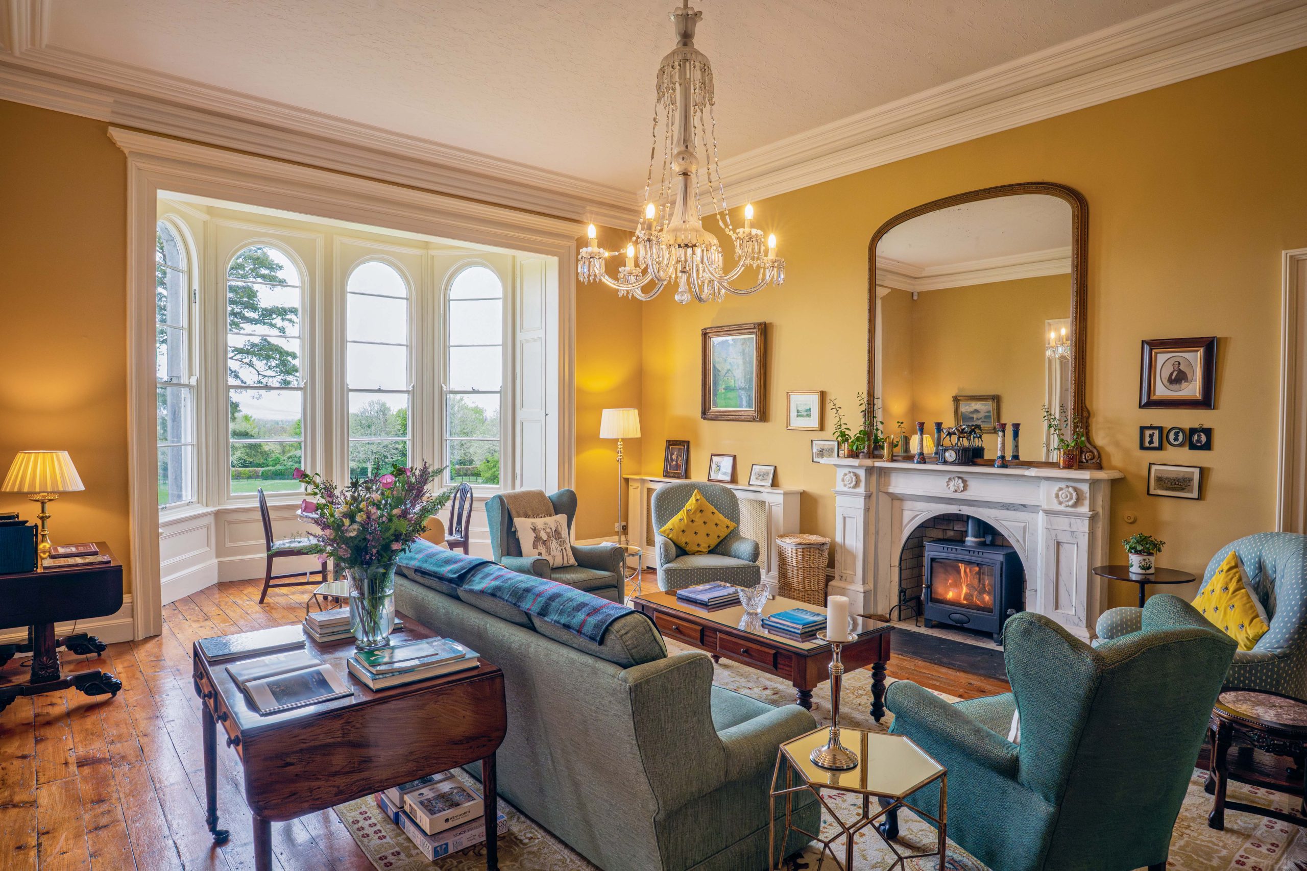 gold-sitting-room gold-sitting-room